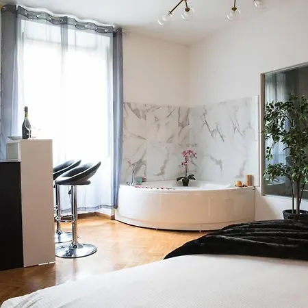 Gold Fabulous Jacuzzi Suite Trastevere-2